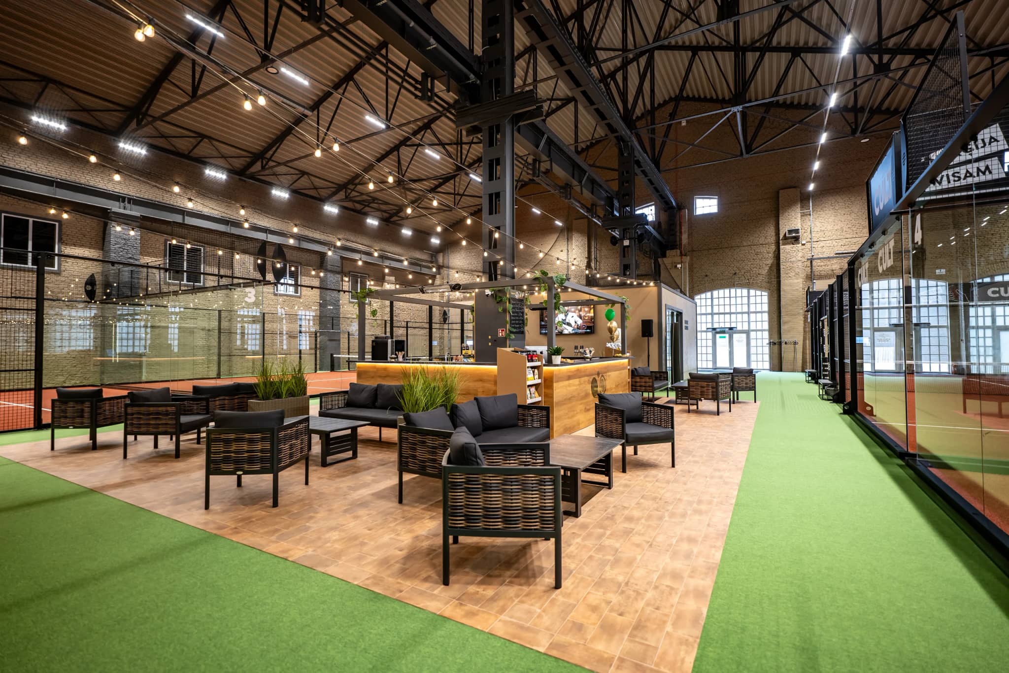Padel korts Golden Point Arena Rīgā